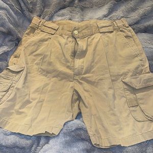 Outer Rim cargo shorts size 34 * small hole
